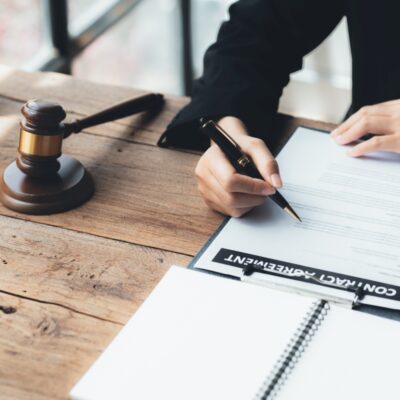 Obsługa prawna firm: zarządzanie ryzykiem od startu po dojrzałość, umowy, compliance, windykacja, spory, audyty i reorganizacje z oceną skutków podatkowych.